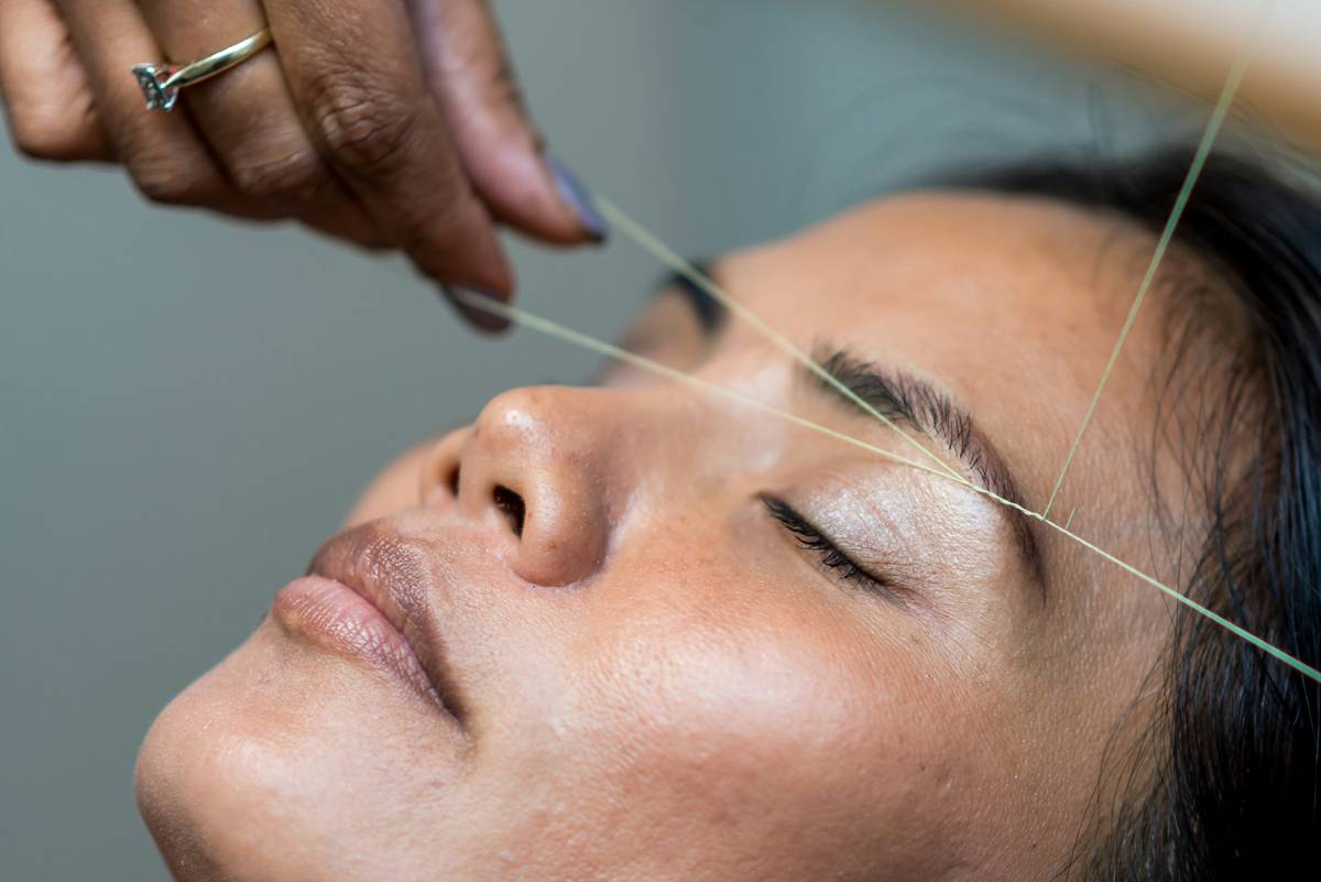 Why Your Brows Look Flat—And How an Eyebrow Blending Aid Fixes It Instantly